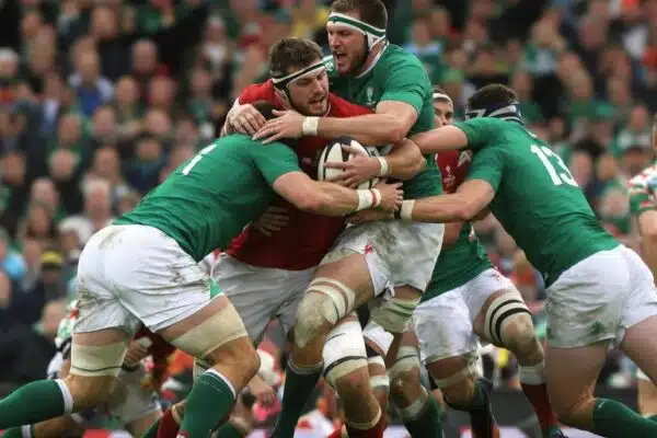 Jeux de rugby entre le Pays de Galles et l'Irlande.