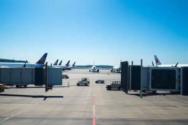Avions au sol à Orly, passagers attendant
