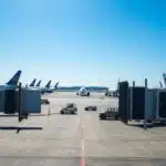 Avions au sol à Orly, passagers attendant