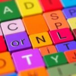 Grilles Wordle colorées avec des lettres mystérieuses.