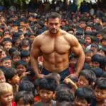 100 enfants face à l'homme le plus fort du monde.