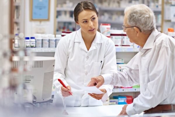 je suis pharmacien ce medicament dangereux pour les plus de 60 ans que vous sous estimez 1