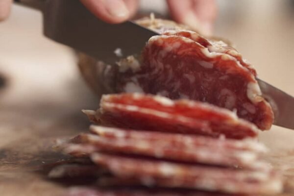 Rappel de saucisson : Diarrhée et vomissements possibles à cause de salmonelles