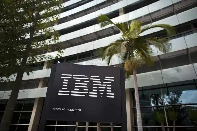 ibm evercore isi releve son objectif de cours a 330 contre 315