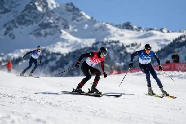 Athlètes en action aux Jeux Olympiques d'Hiver Milan-Cortina 2026.