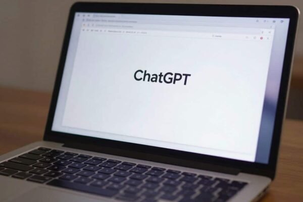 Interface ChatGPT sur un écran d'ordinateur portable.