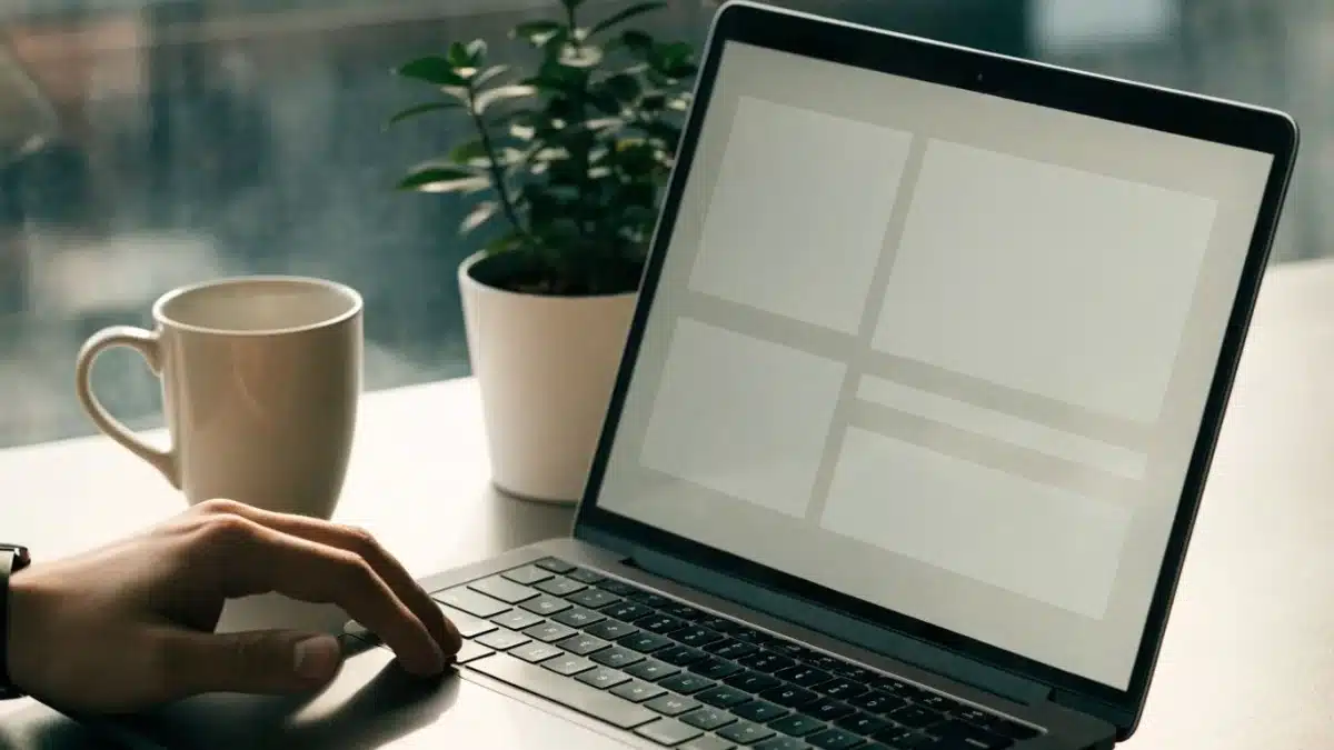 Page web structurée consultée sur ordinateur portable
