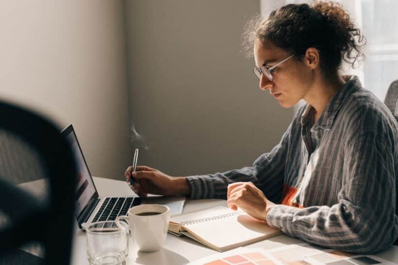 Quels outils d’IA choisir quand on est freelance : méthode selon son métier et son budget