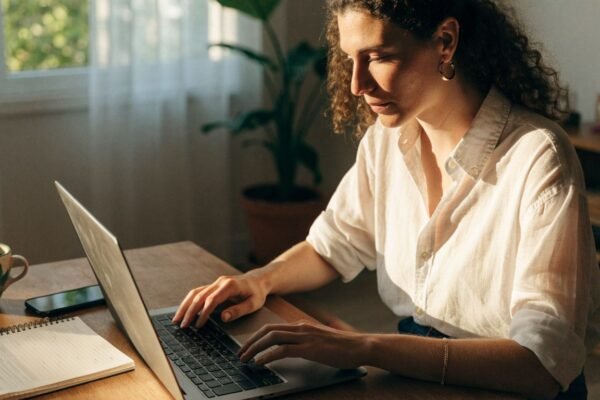 IA pour freelances : le guide complet pour gagner du temps et développer son activité en 2026