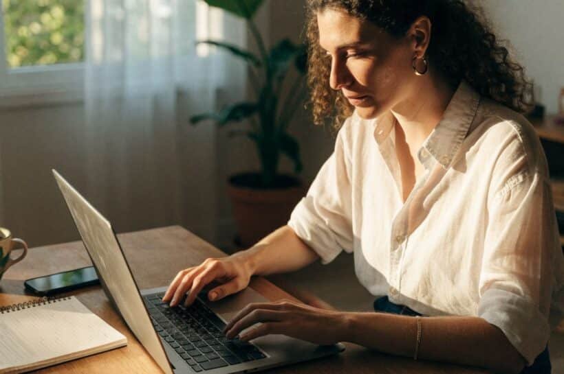 IA pour freelances : le guide complet pour gagner du temps et développer son activité en 2026