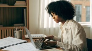 Prompts IA pour freelances : comment rédiger des consignes qui donnent des résultats exploitables