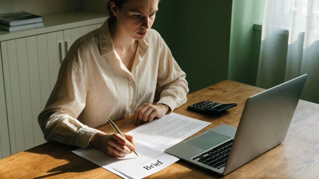 Devis et propositions commerciales : comment un freelance peut les préparer plus vite avec l’IA